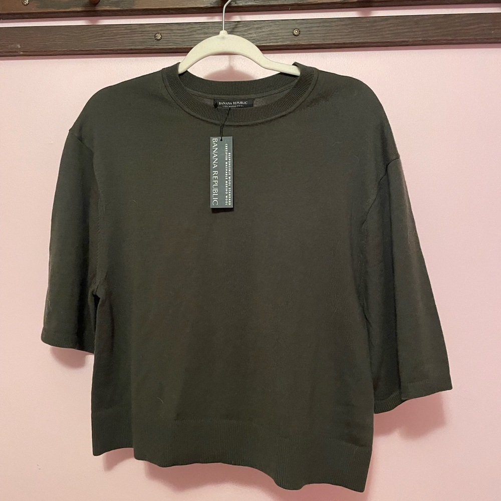 Banana republic 100% merino wool oversized half NWT- camogren